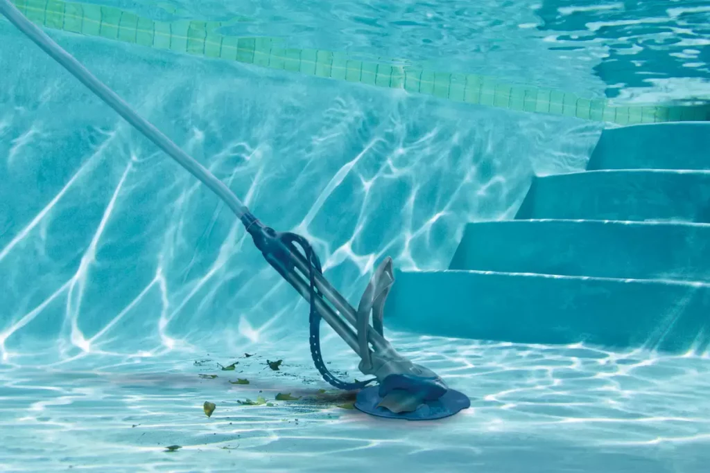 تنظيف مسابح